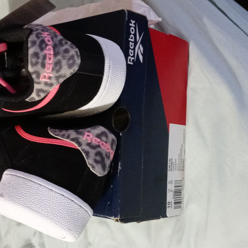 Reebok NWT Size 10 Club C 85 Blk/Wht/Pink - Picture 4 of 4